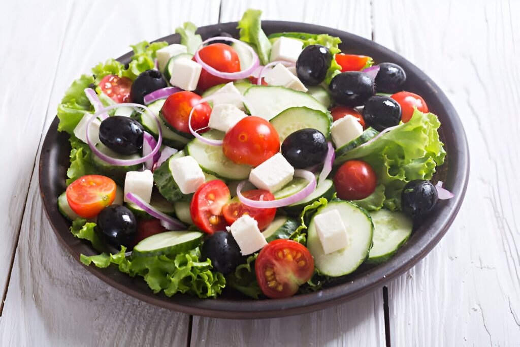 ensalada-griega-nickys-pizza-grill-playa-del-carmen