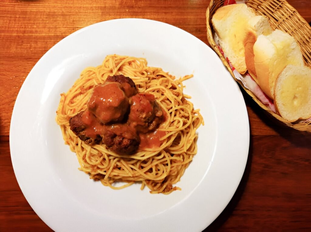 spaguetti-con-albondigas-nickys-pizza-grill-playa-del-carmen